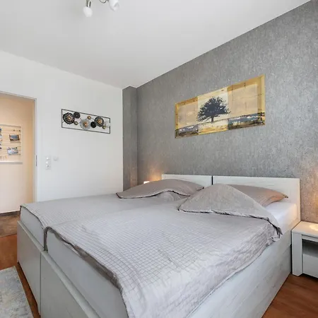 Sunny Apartment *